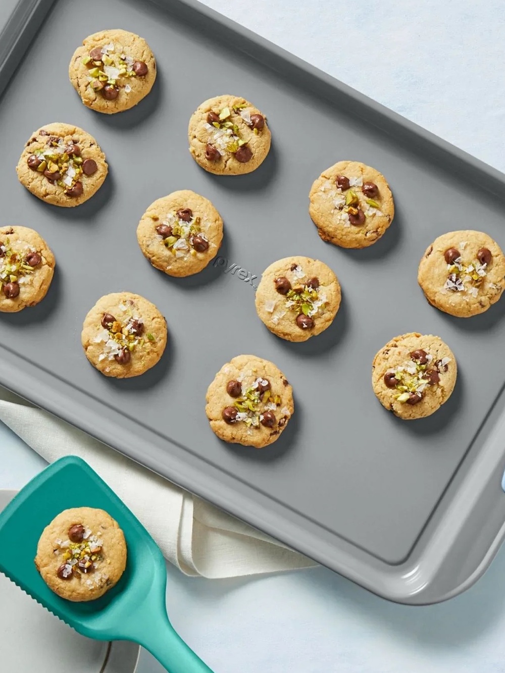 Set of (3) Pyrex Non‑Stick Cookie Pans/Baking Sheets (17” x 11”). NEW ❤️